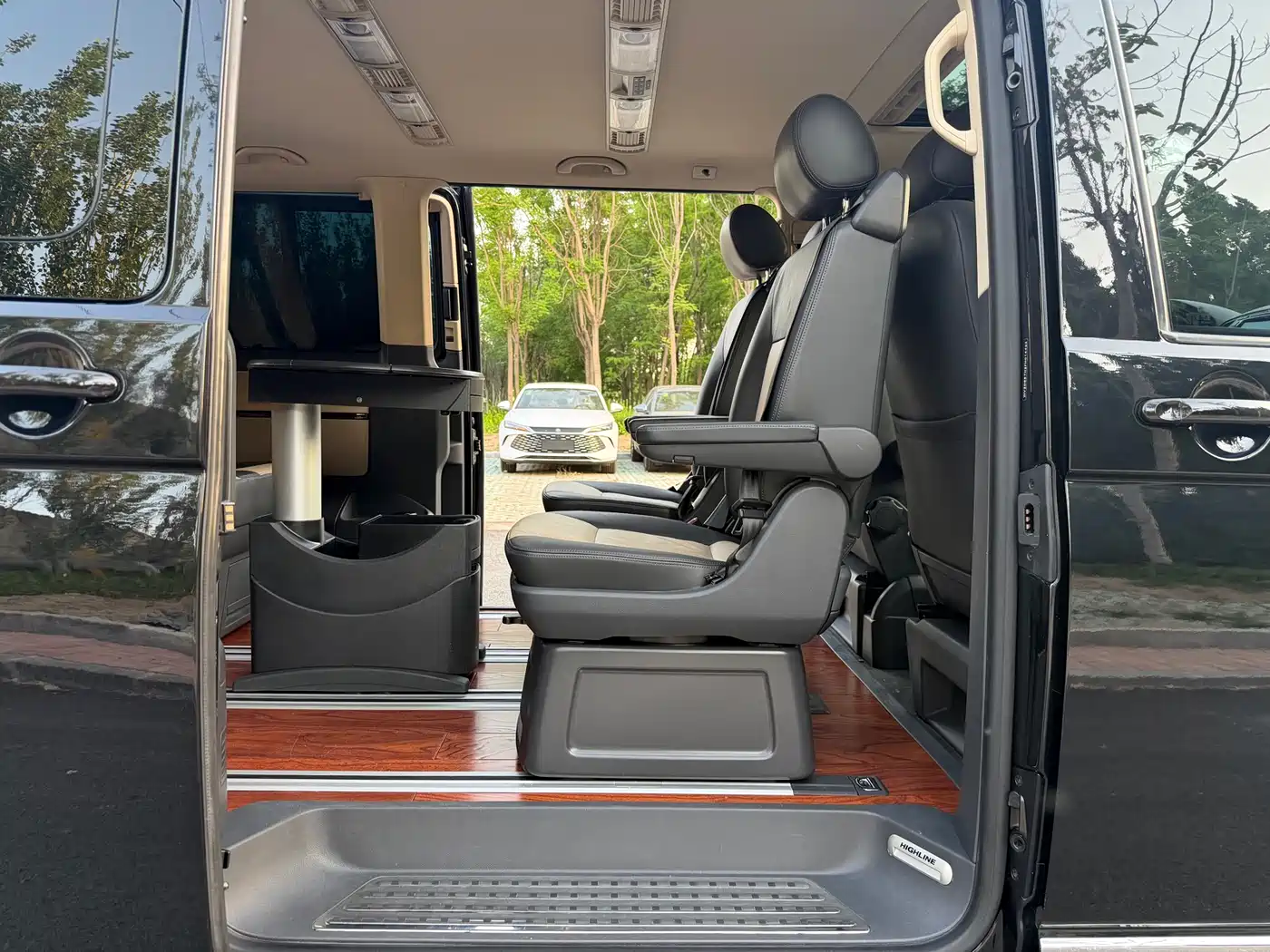 Volkswagen Multivan 2012 2.0TSI 4WD Premium фото 15