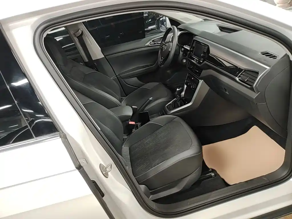 Фото 25 - Volkswagen T-Cross