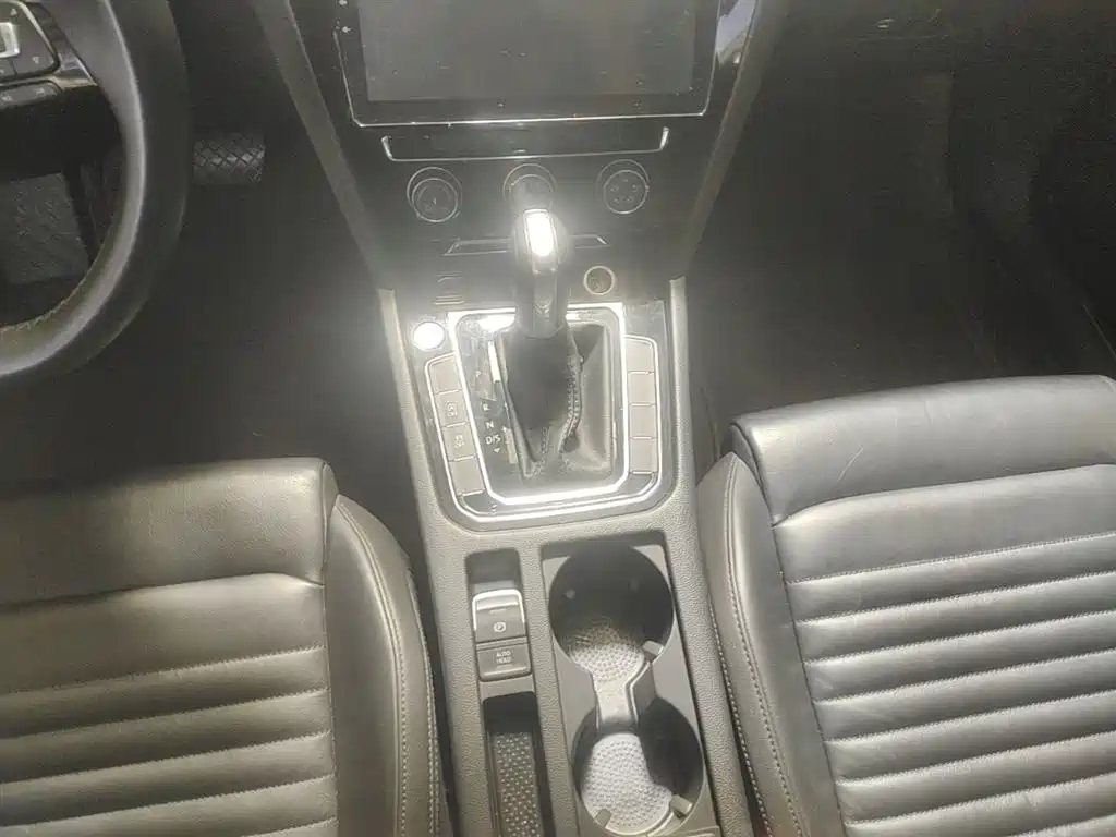 Volkswagen Magotan 2017 330TSI DSG Leading фото 14