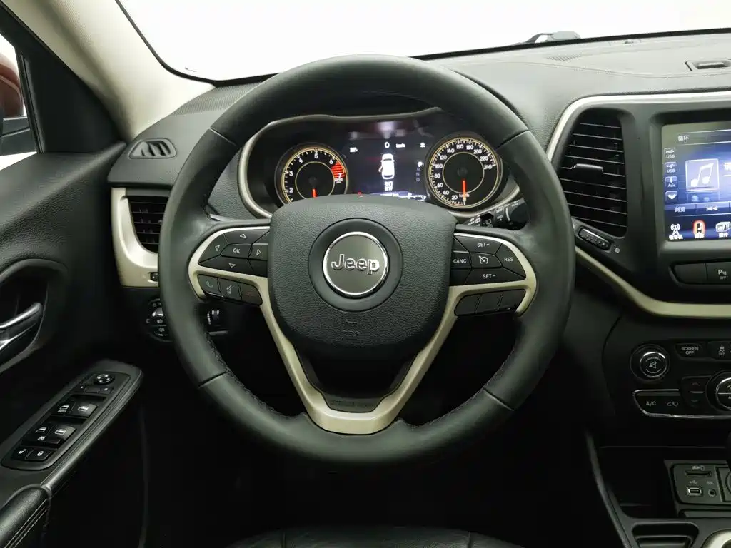 Photo 11 - Jeep Cherokee