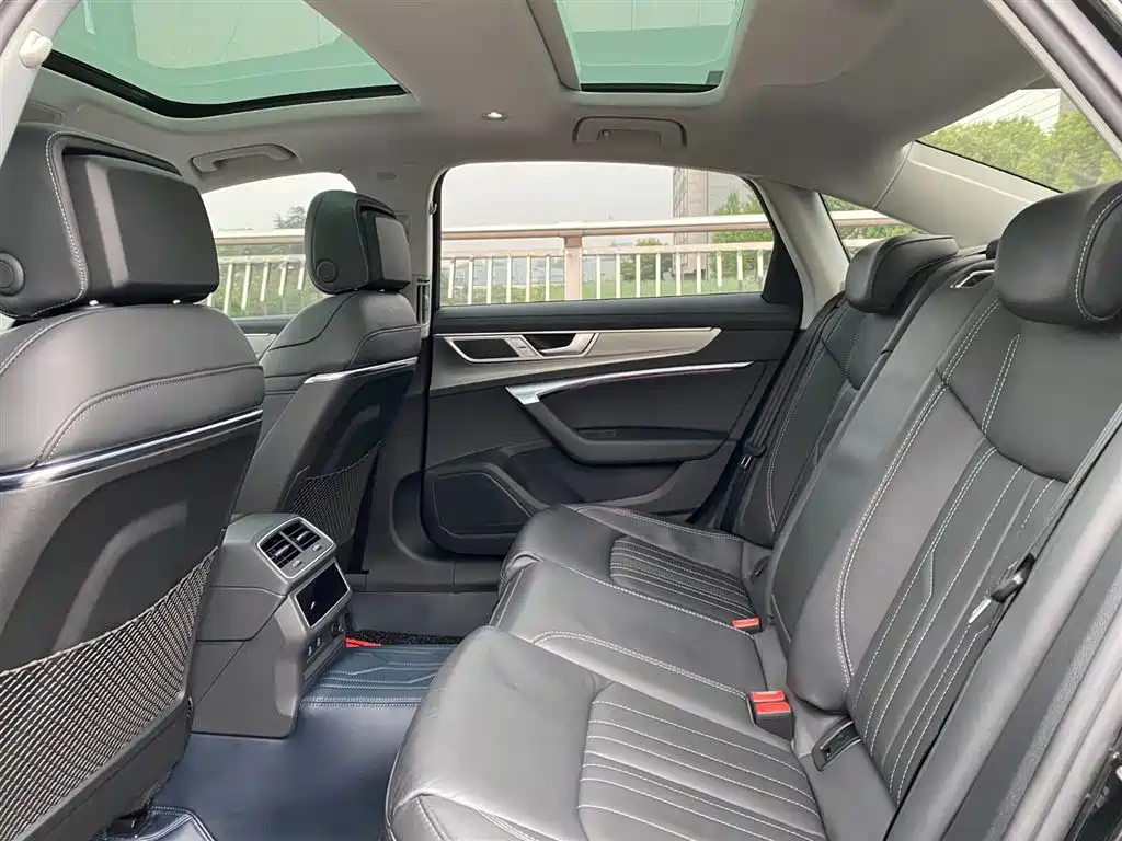 Audi A6L 2023 45 TFSI Premium Selection Elegance фото 7