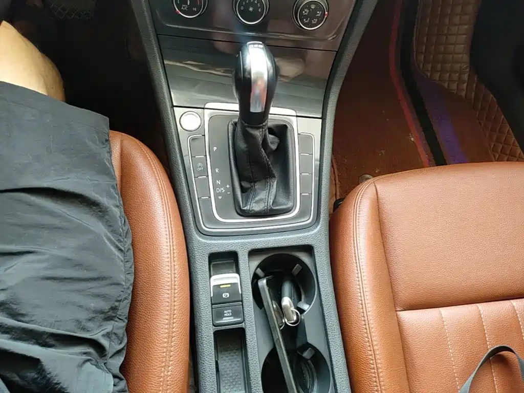 Фото 14 - Volkswagen Golf