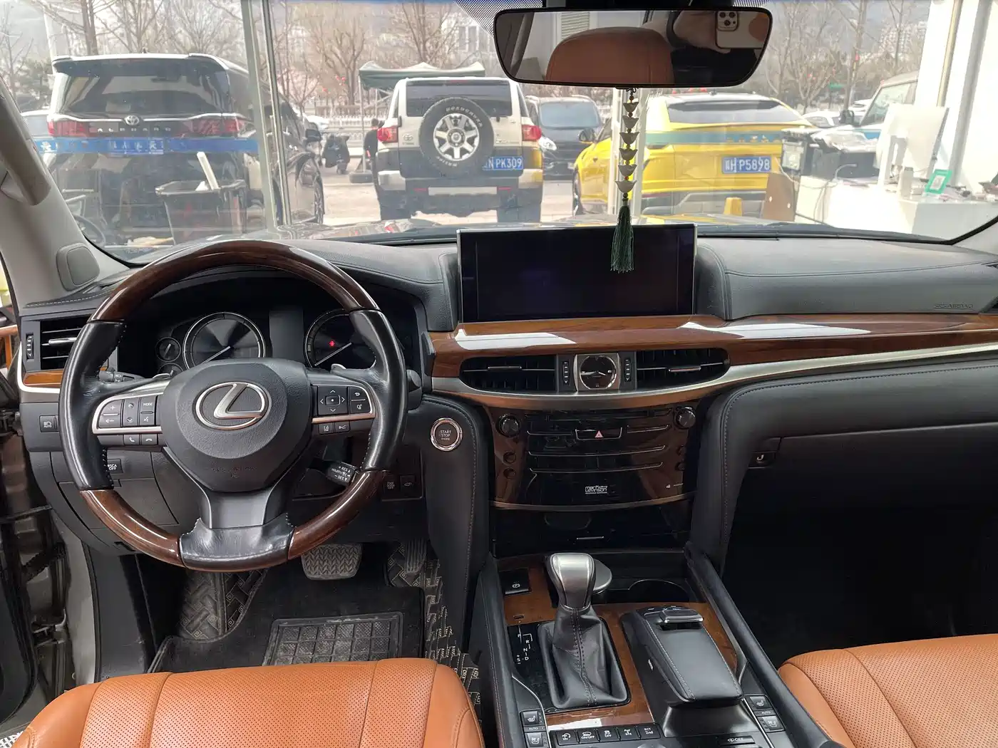 Lexus LX 2016 570 Luxury Premium Edition фото 4
