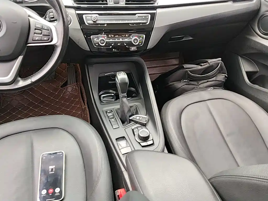Фото 10 - BMW X1