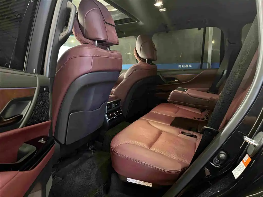 Фото 5 - Lexus LX