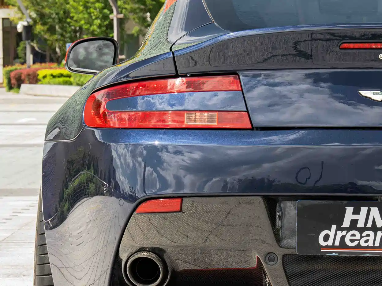 Aston Martin Vantage 2017 2015 4.7L Coupe