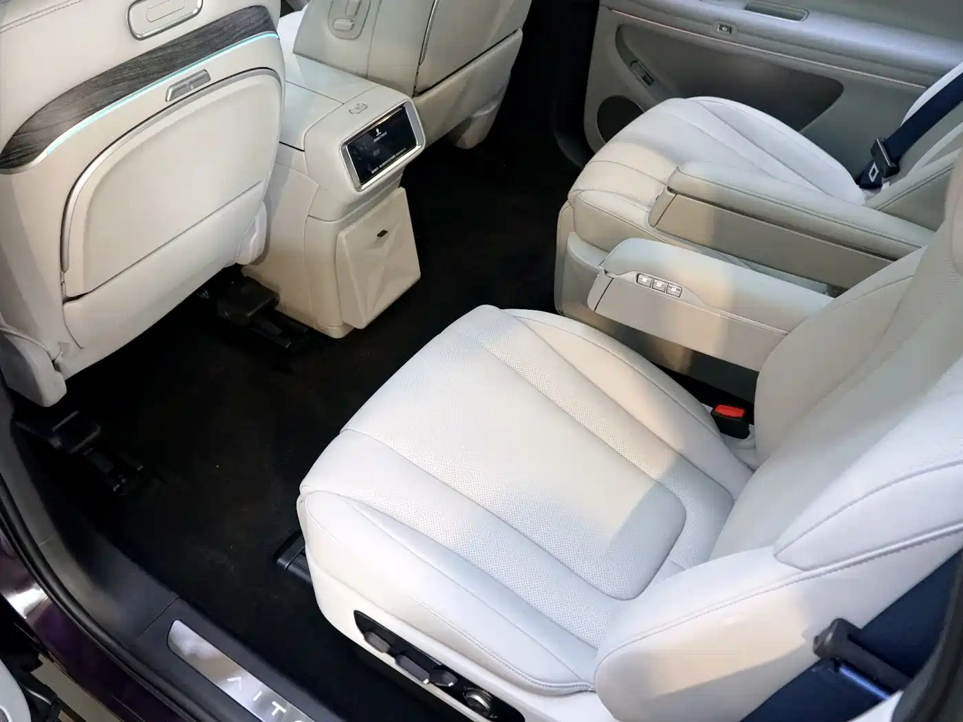 AITO Wenjie AITO M9 2025 Extended Range Ultra 52kWh 6-Seater фото 5