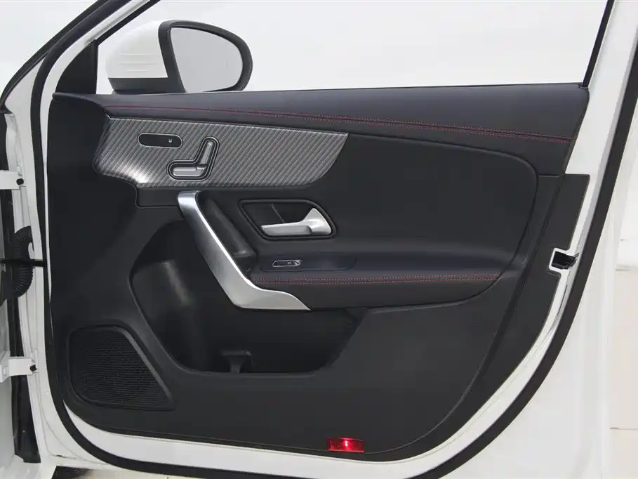 Mercedes-Benz A-Class 2024 A 200 L Fashion Edition фото 16