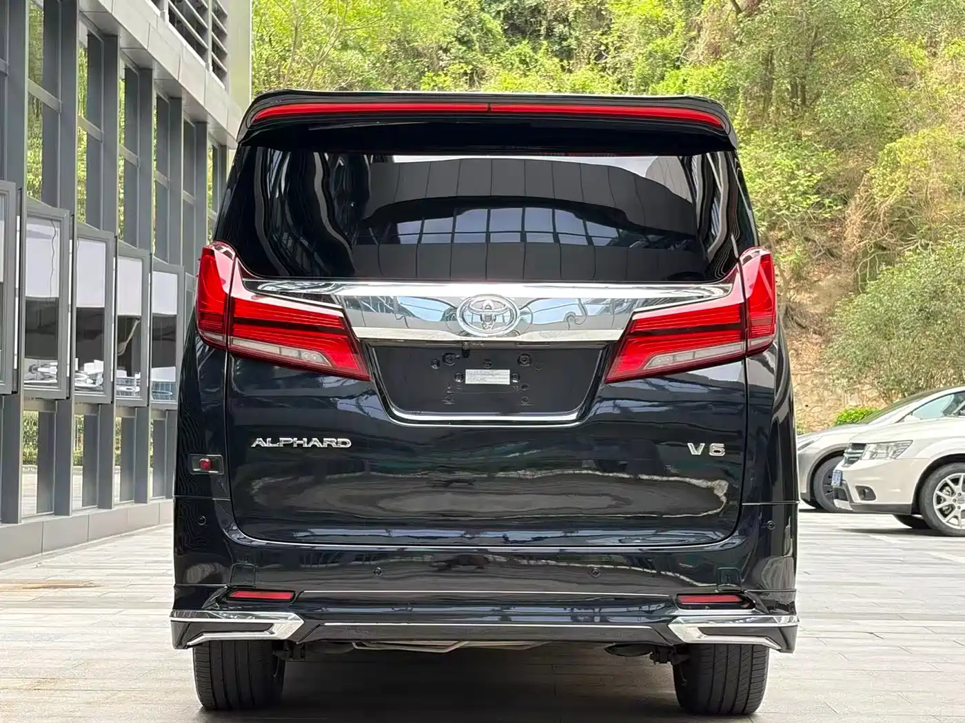 Toyota Alphard 2012 3.5L Luxury Edition фото 10