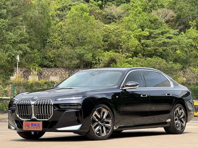 BMW 7 Series 2023 Model 740Li Leading M Sport Package — фото 2