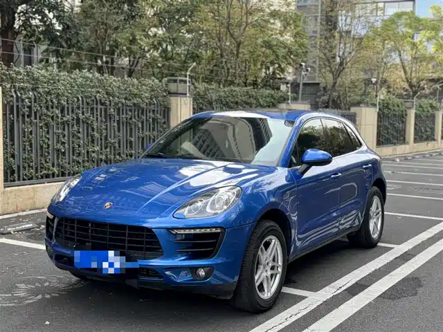 PORSCHE MACAN