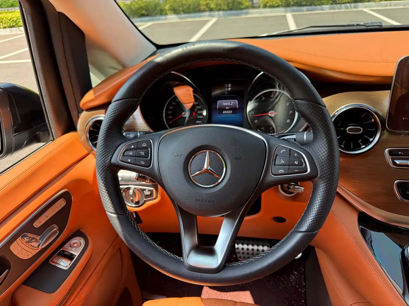 Mercedes-Benz V-Class 2022 V 260 L Long Wheelbase Luxury Edition фото 15