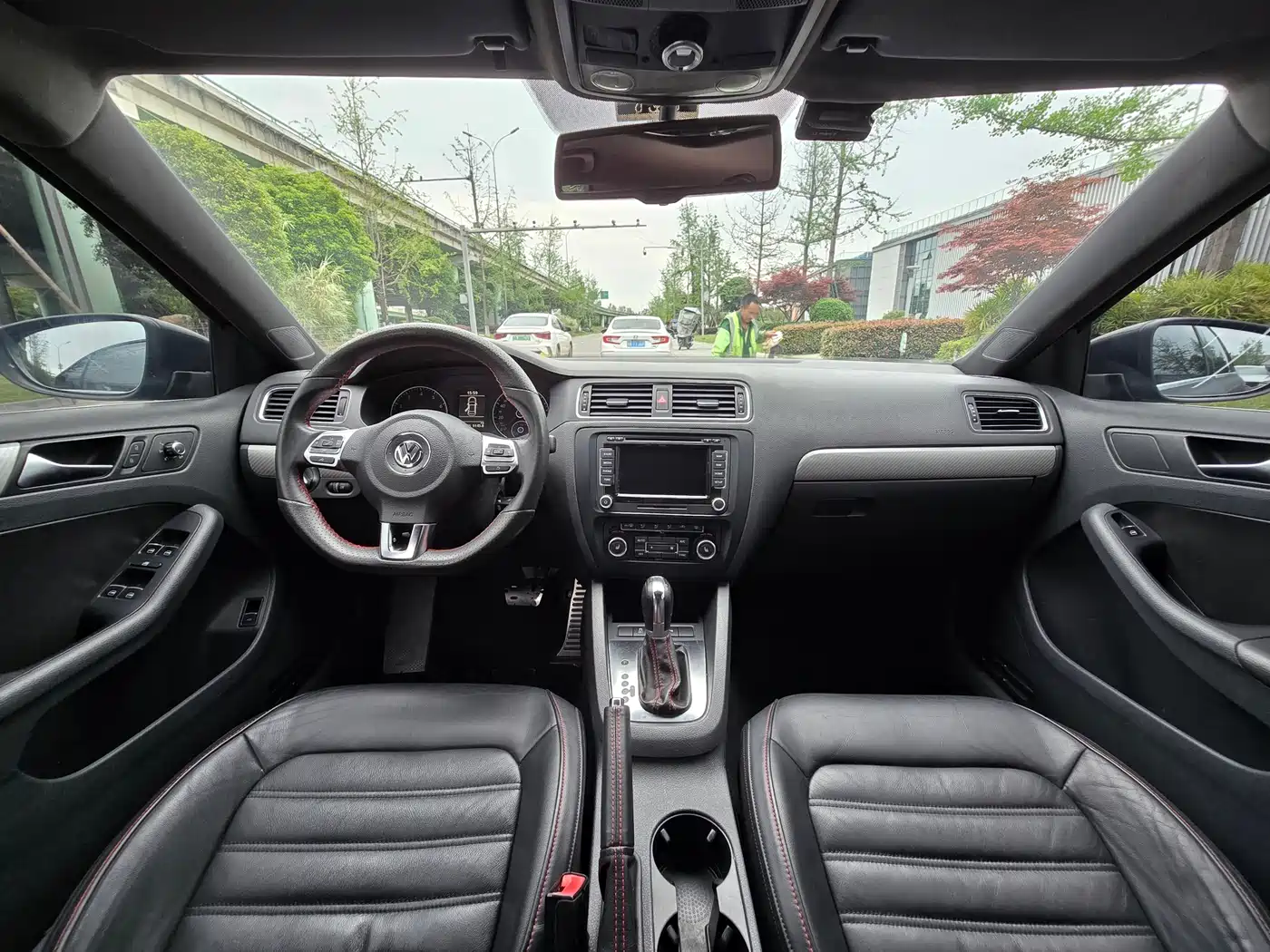 Volkswagen Sagitar 2013 2.0TSI GLI фото 9