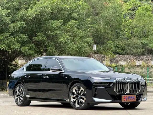 BMW 7 Series 2023 Model 740Li Leading M Sport Package — фото 3