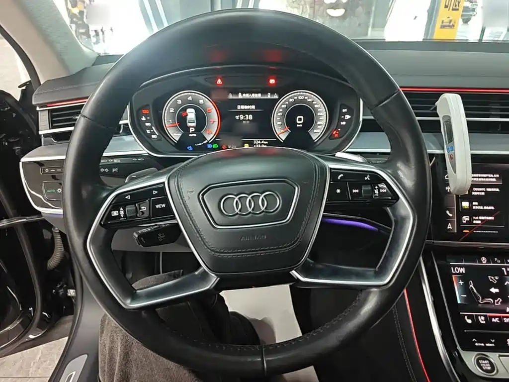 Фото 11 - Audi A8