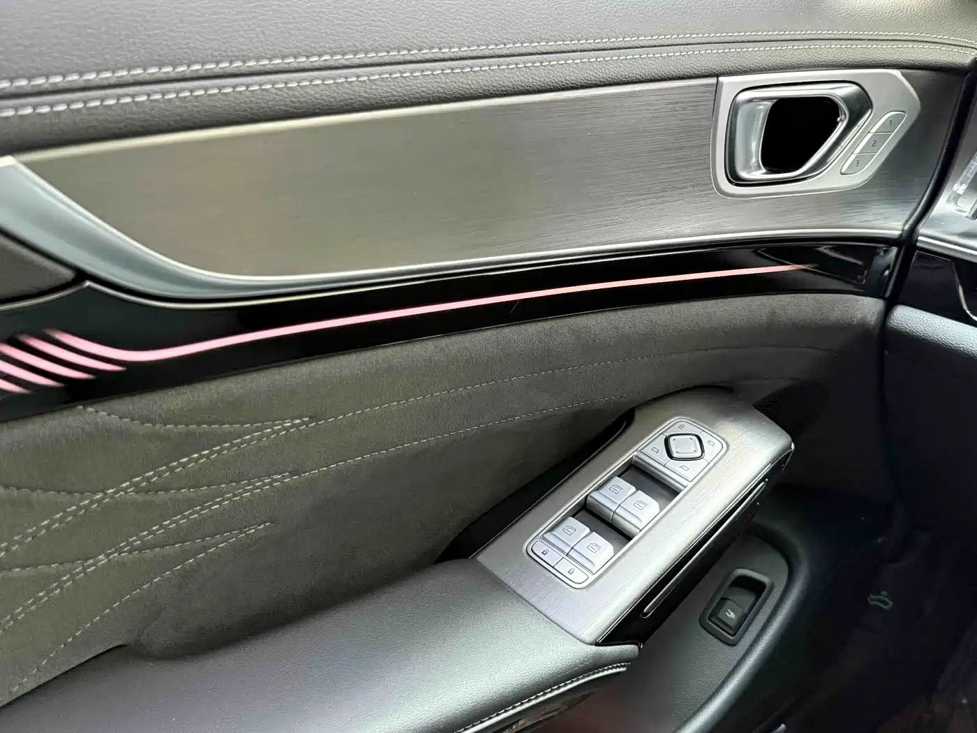Hongqi H9 2025 2.0T 2WD Qixiang Private Style Edition 5-seater фото 11