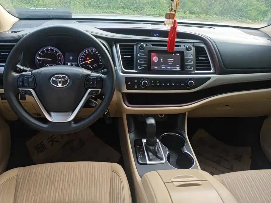 Photo 12 - Toyota Highlander