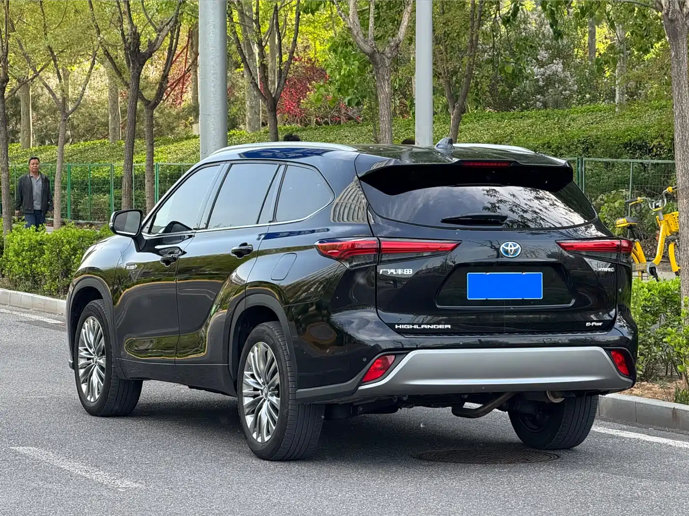 Toyota Highlander 2022 Model Dual Engine 2.5L 4WD Premium Edition 7-Seater фото 4