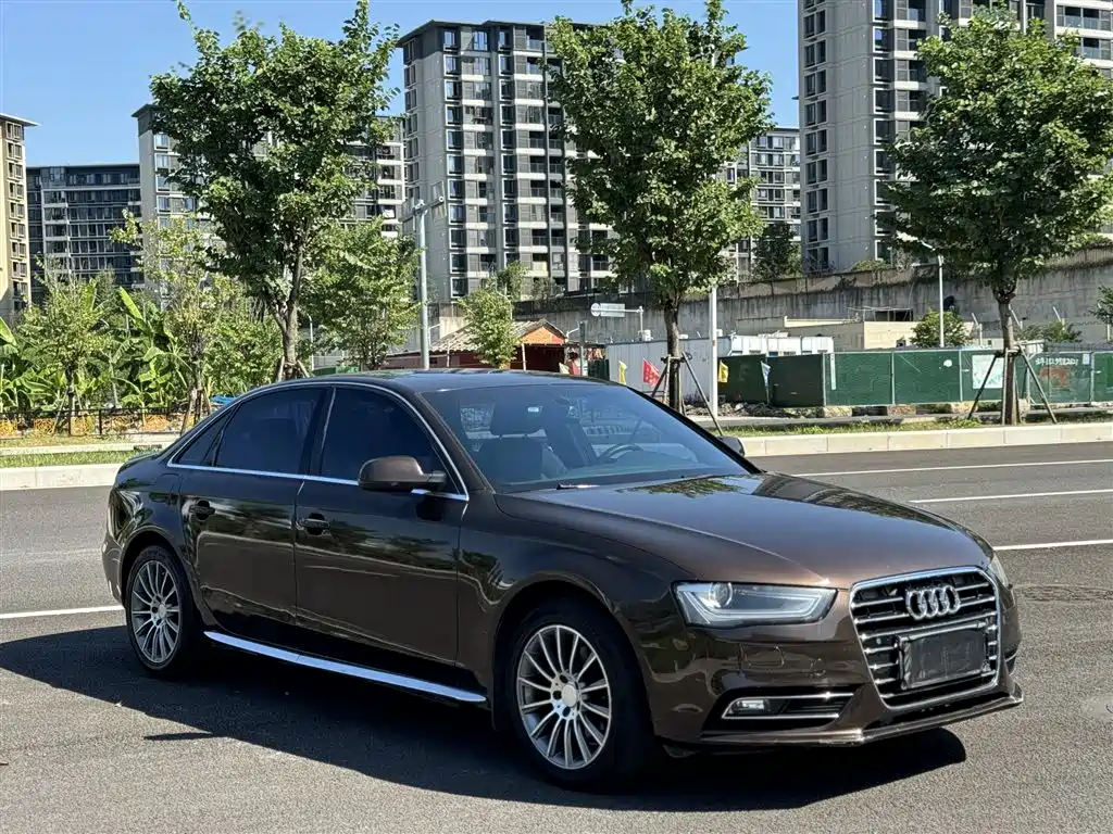 Фото 3 - Audi A4L