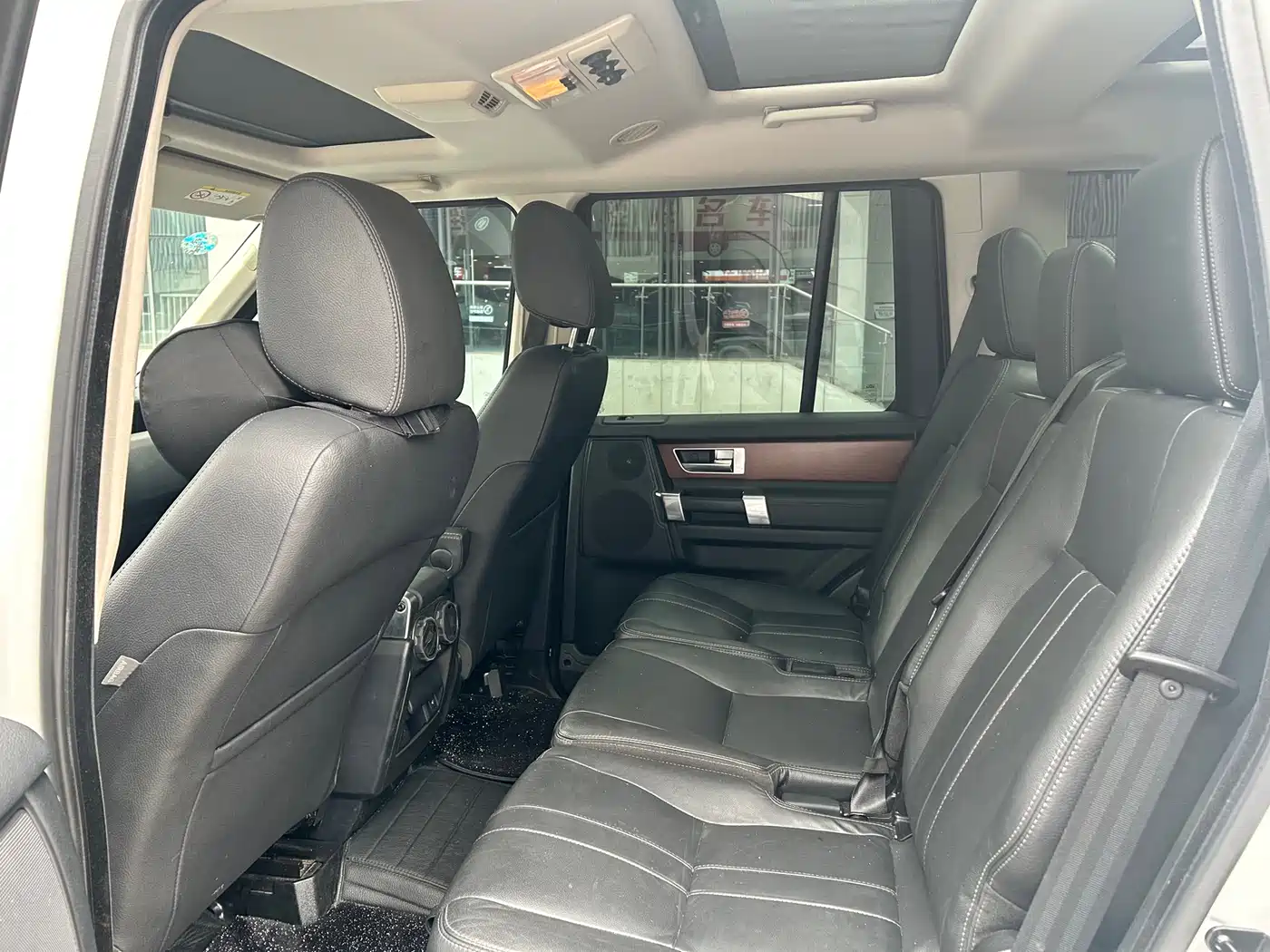 Land Rover Discovery 2016 3.0 SC Black Edition SE фото 7