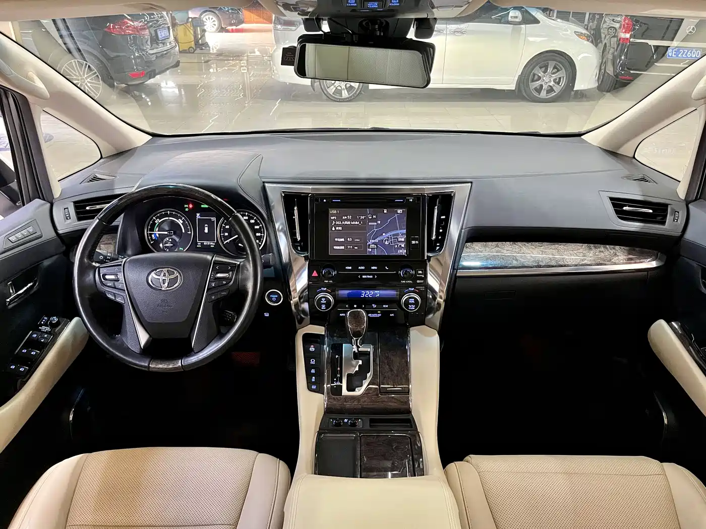 Toyota Alphard 2020 Hybrid 2.5L Premium Edition фото 11