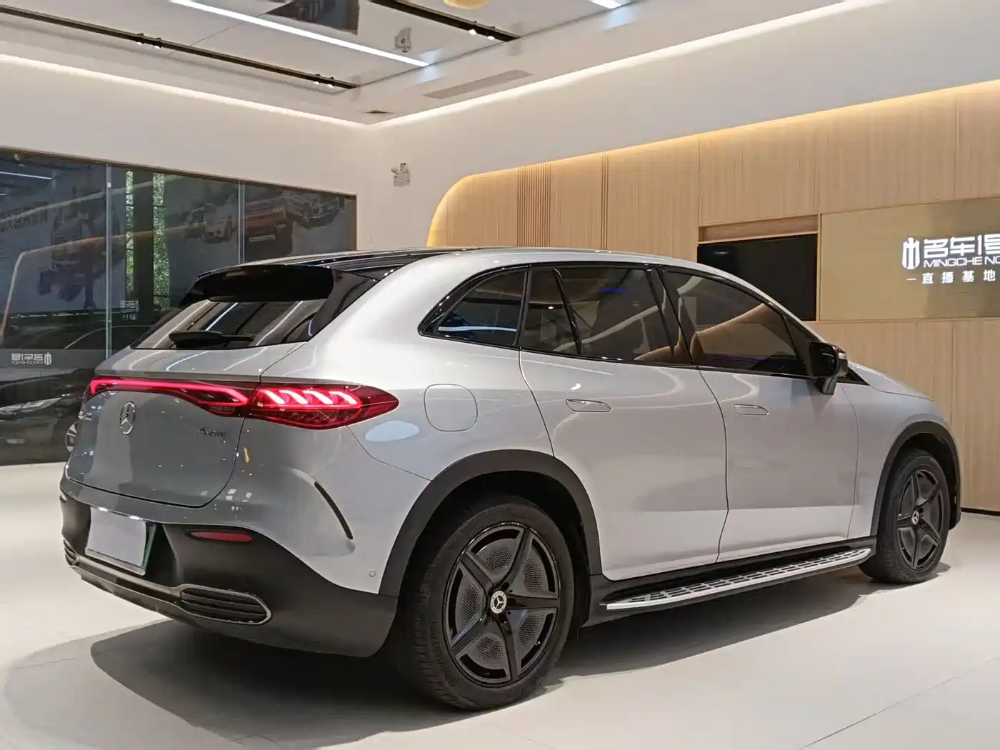 MERCEDES-BENZ EQE SUV