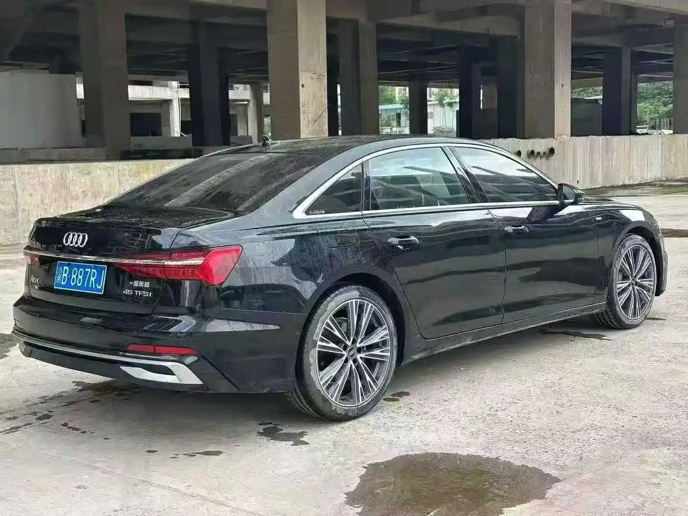 Фото 7 - Audi A6L