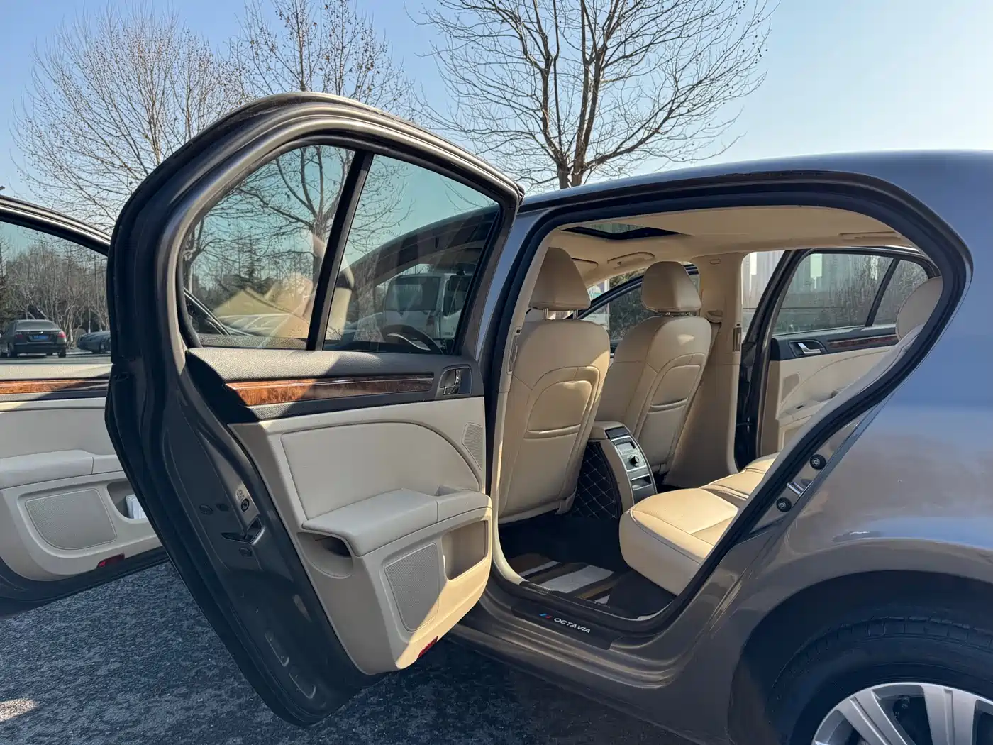 Škoda Superb 2012 1.8TSI Automatic Noble Elegance Edition фото 17