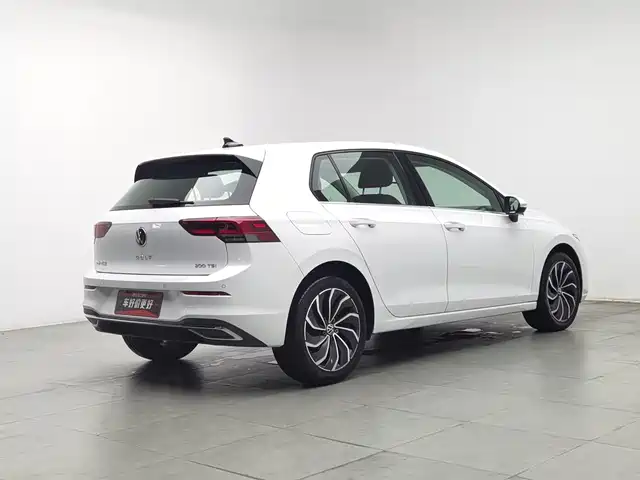 Volkswagen Golf 2021 200TSI DSG Pro — фото 2
