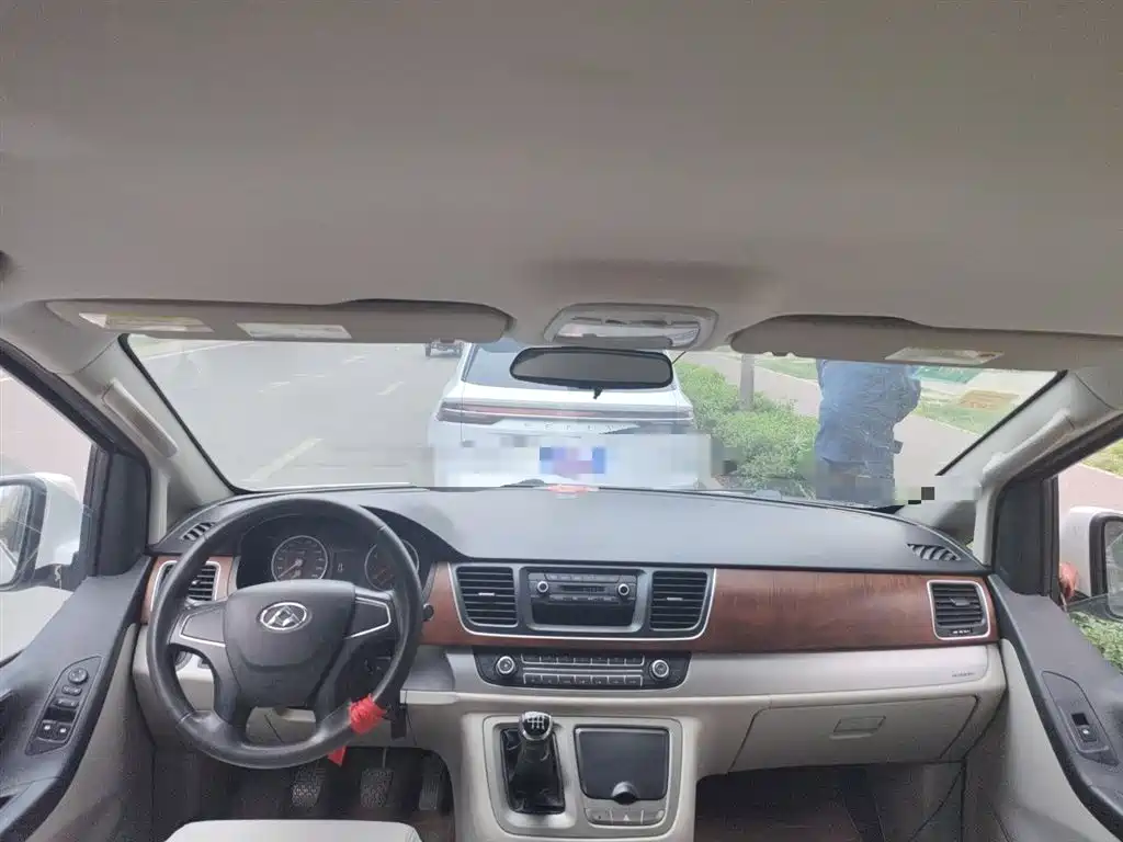SAIC Maxus Maxus G10 2015 2.0T Manual Commemorative Edition фото 15