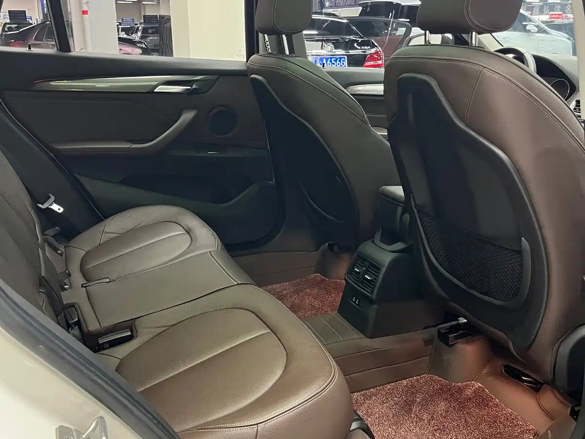 BMW X1 2019 xDrive20Li Premium Model фото 11