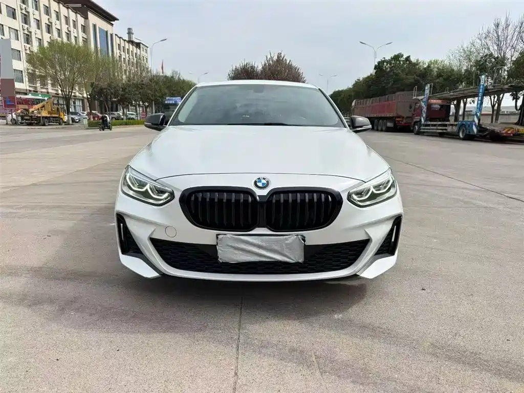 BMW 1 Series 2023 125i M Sport Shadow Edition фото 2