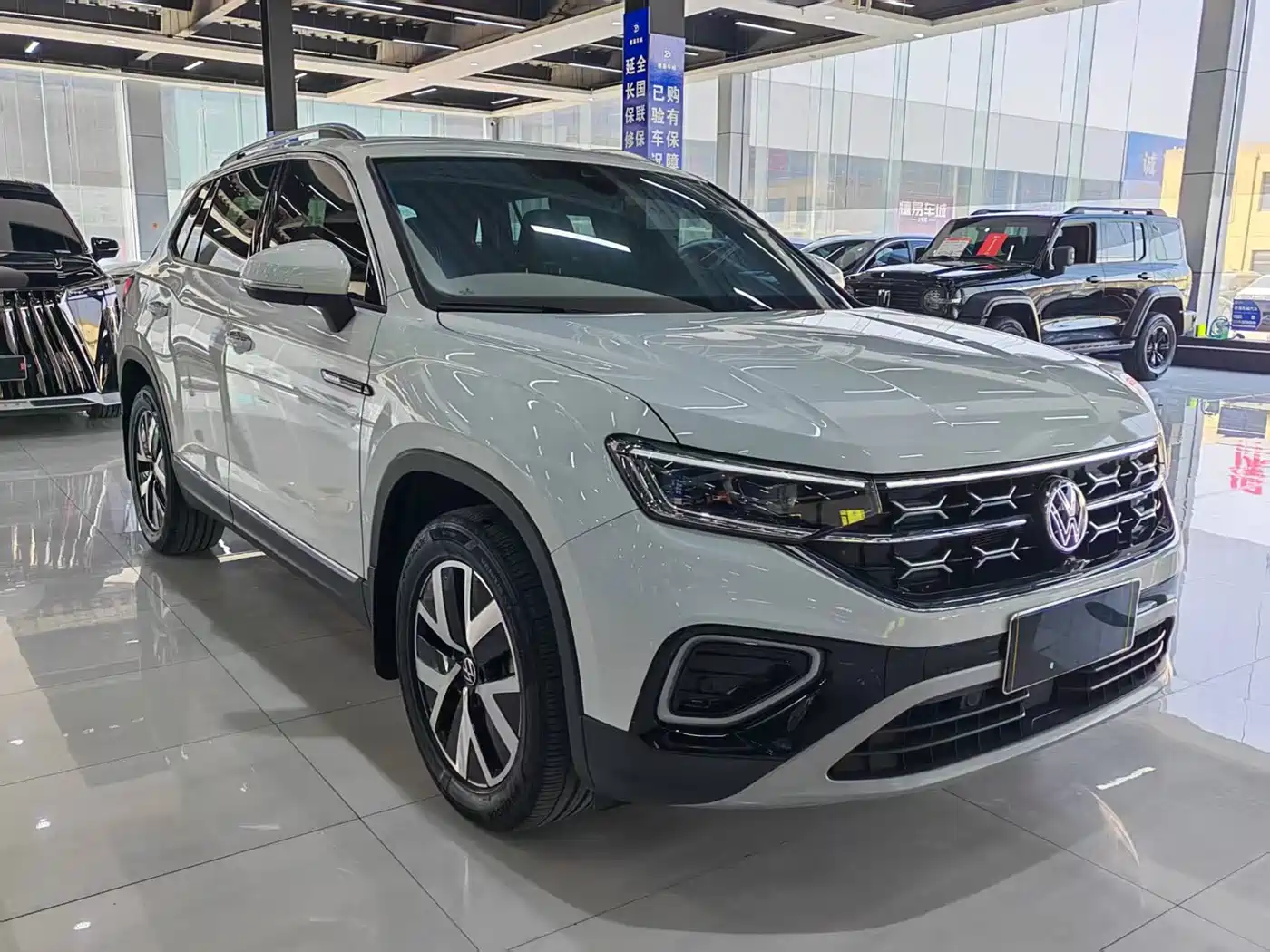 Volkswagen Tayron 2024 330TSI 2WD Luxury Plus Advanced фото 3