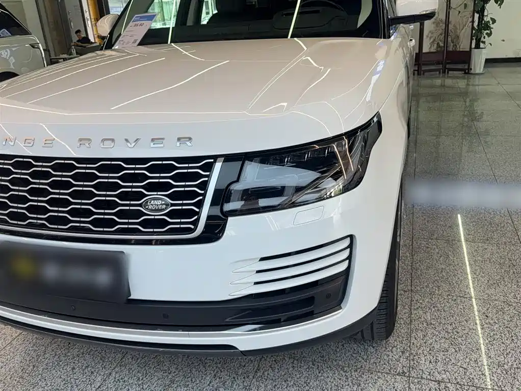 Land Rover Range Rover 2021 3.0 L6 Heritage Extended Classic Edition фото 3