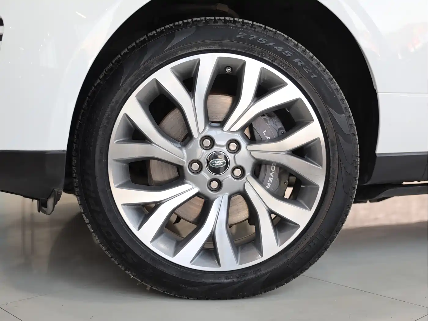 Land Rover Range Rover 2021 3.0 L6 Heritage Extended Classic Edition фото 4