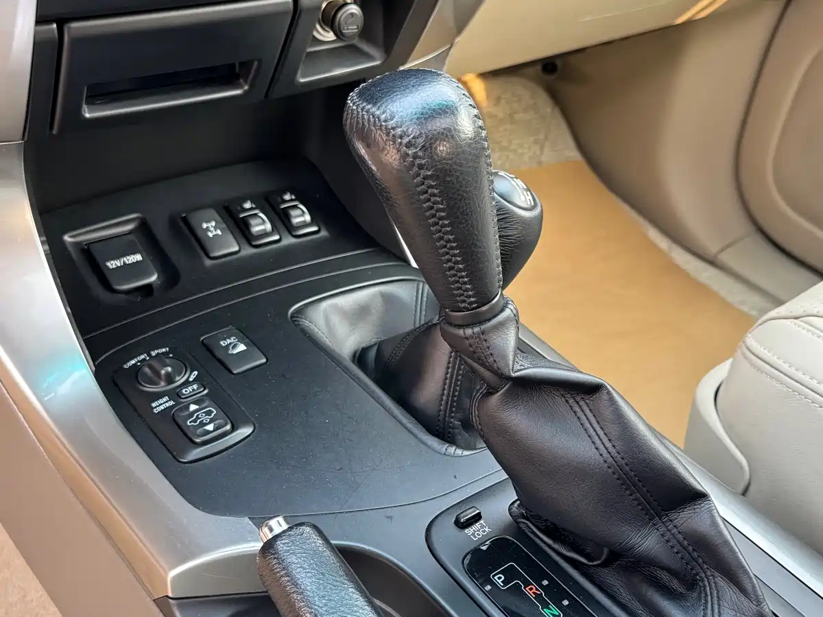 Toyota Prado 2006 4.0L Automatic VX NAVI Edition фото 10