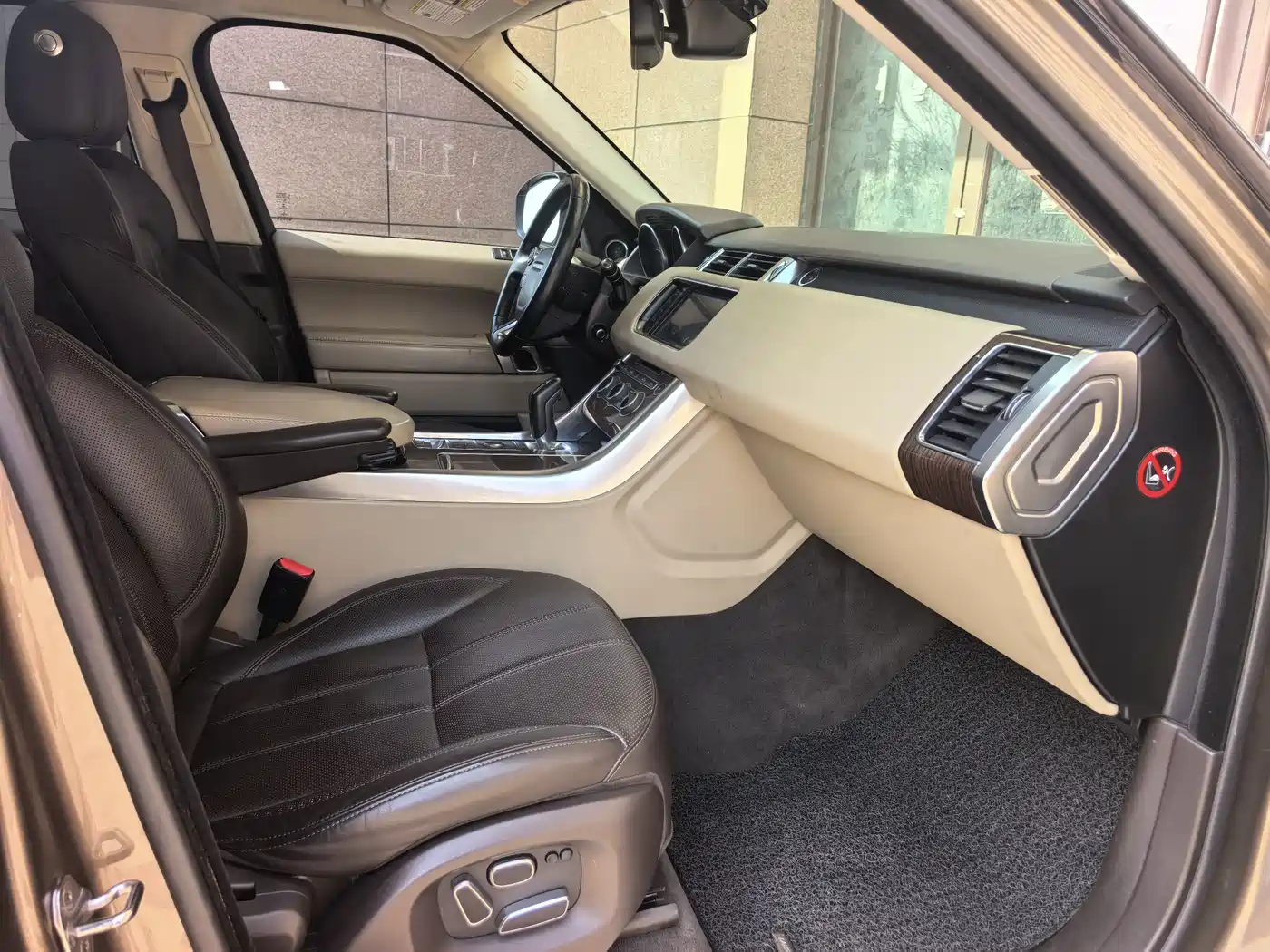 Land Rover Range Rover Sport фото 15