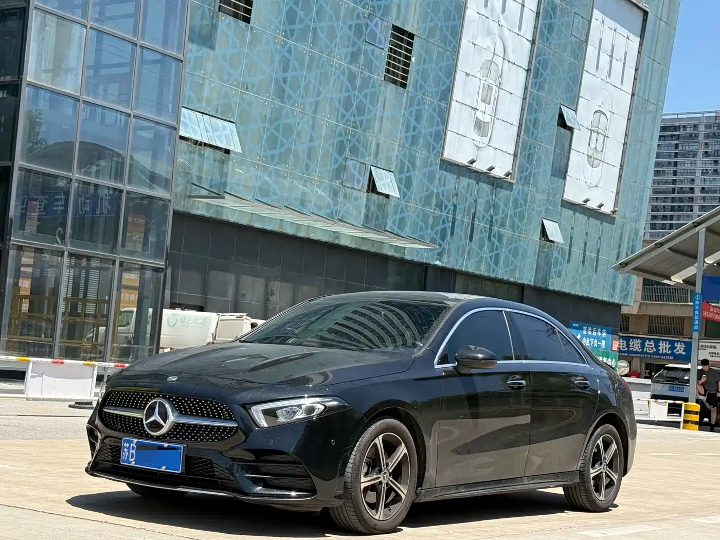 Mercedes-Benz A-Class 2023 A 200 L Fashion