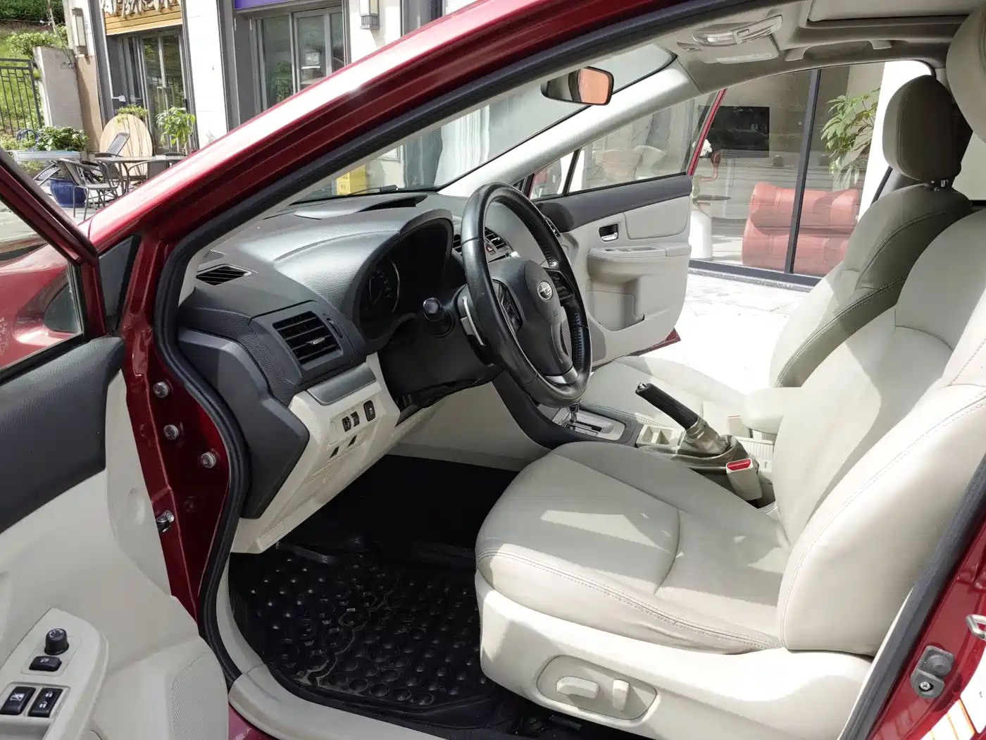Subaru XV 2012 2.0i Elite Edition фото 8