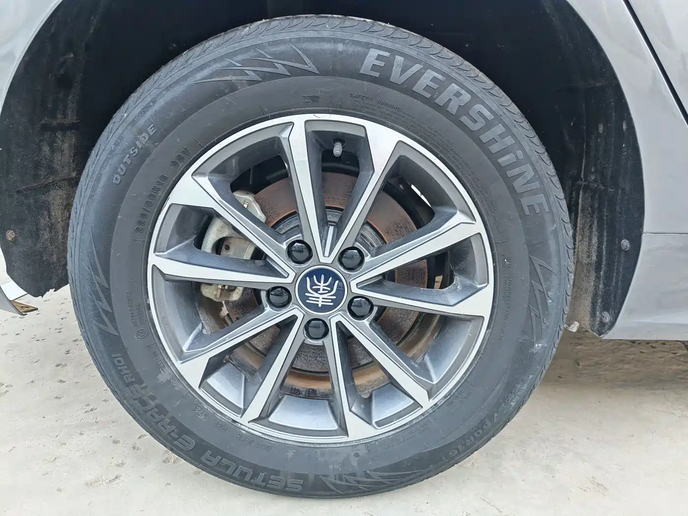 BYD Qin PLUS 2024 Glory Edition DM-i 55KM Leading фото 22