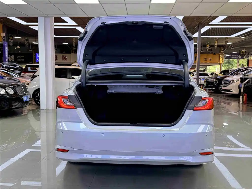 Toyota Camry 2024 Hybrid 2.0HG Premium Edition фото 21