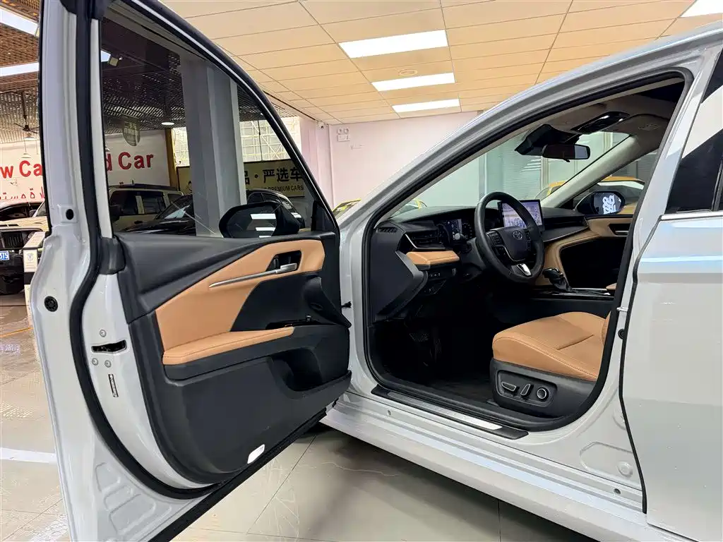 Toyota Camry 2024 Hybrid 2.0HG Premium Edition фото 17