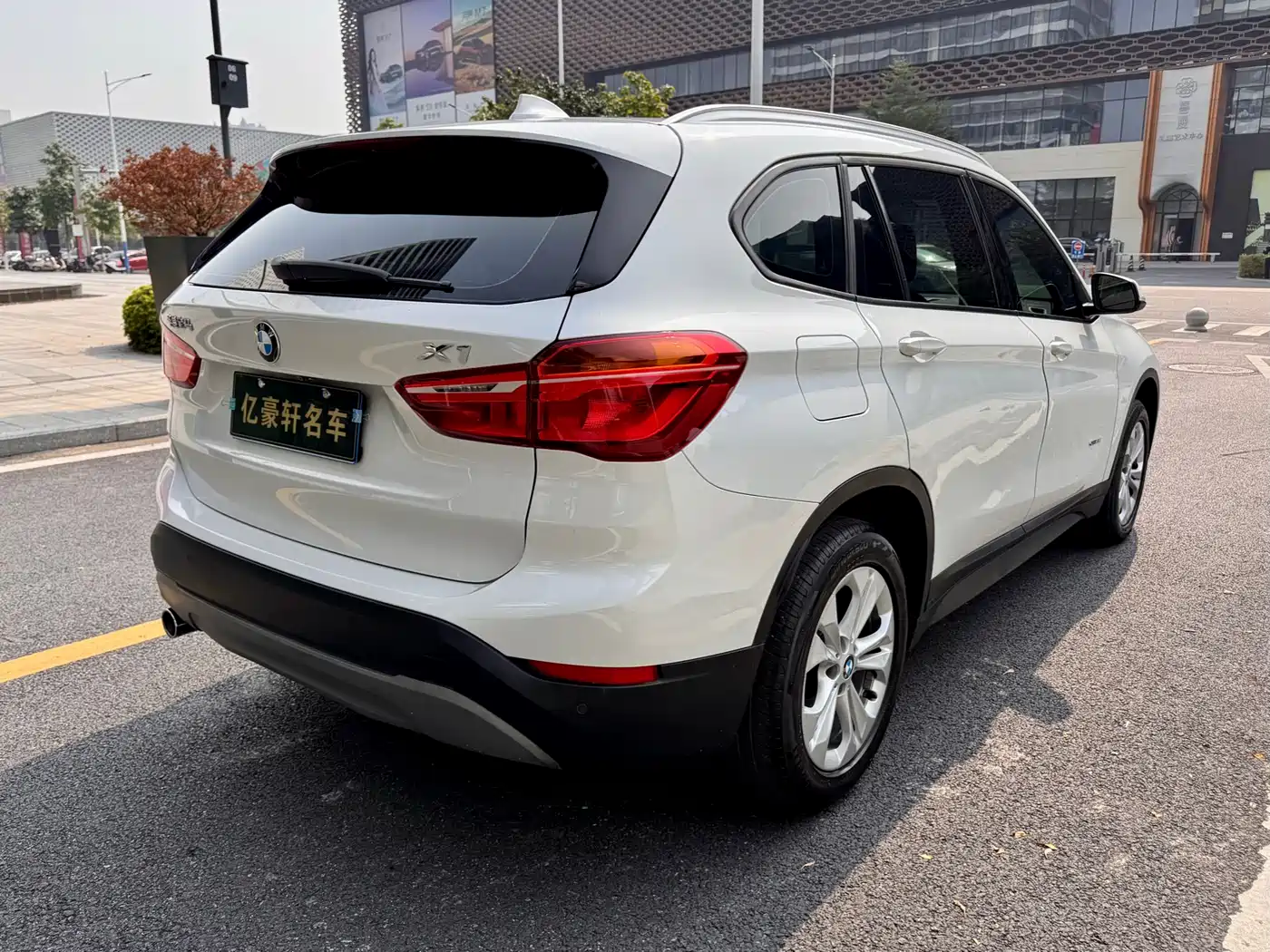BMW X1 2016 sDrive18Li Premium Model фото 4