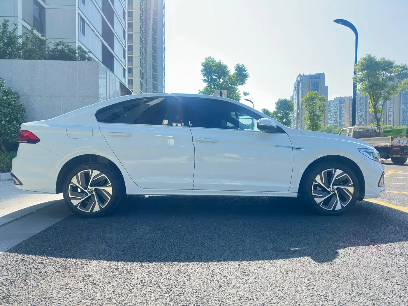 Volkswagen Bora 2023 280TSI DSG Prestige Edition фото 4