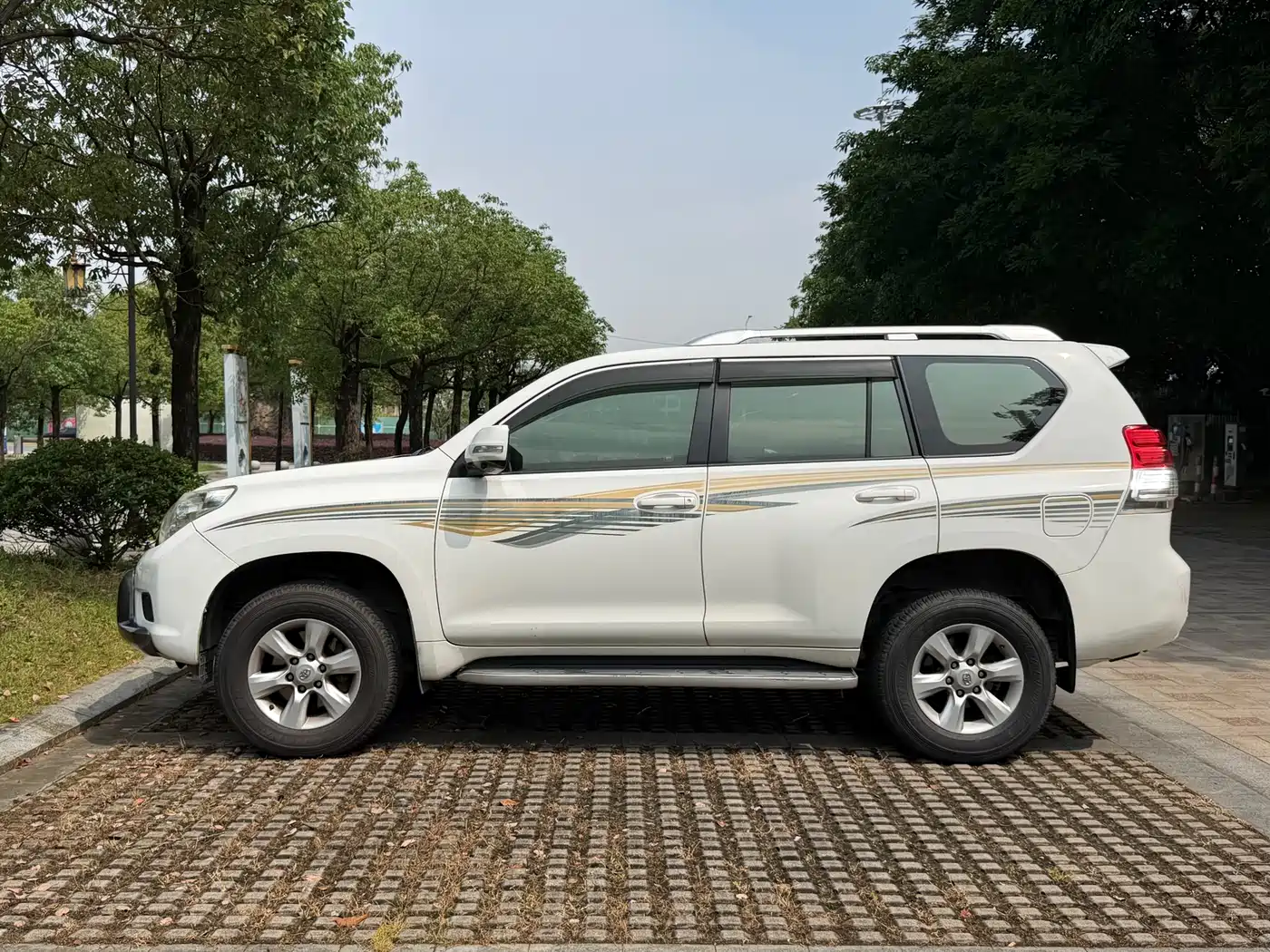 Toyota Prado 2010 4.0L Automatic TX фото 12