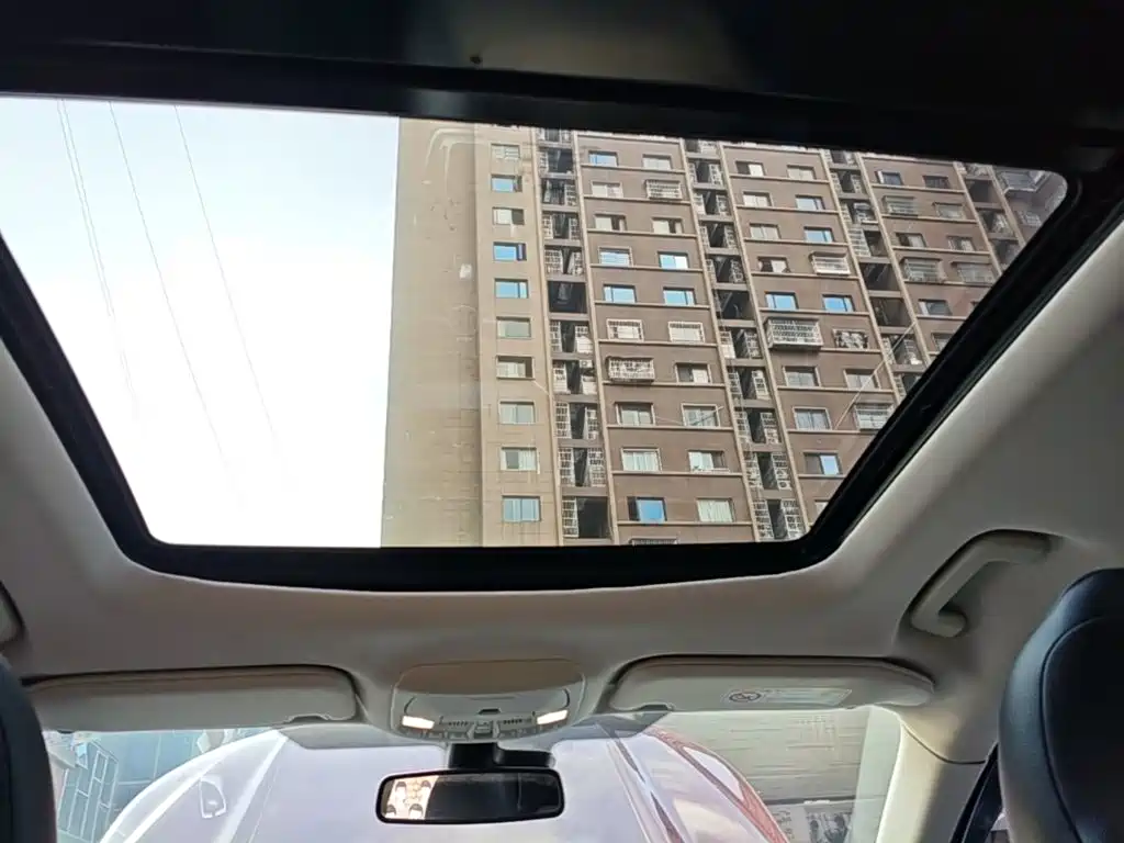 Фото 18 - Ford Edge