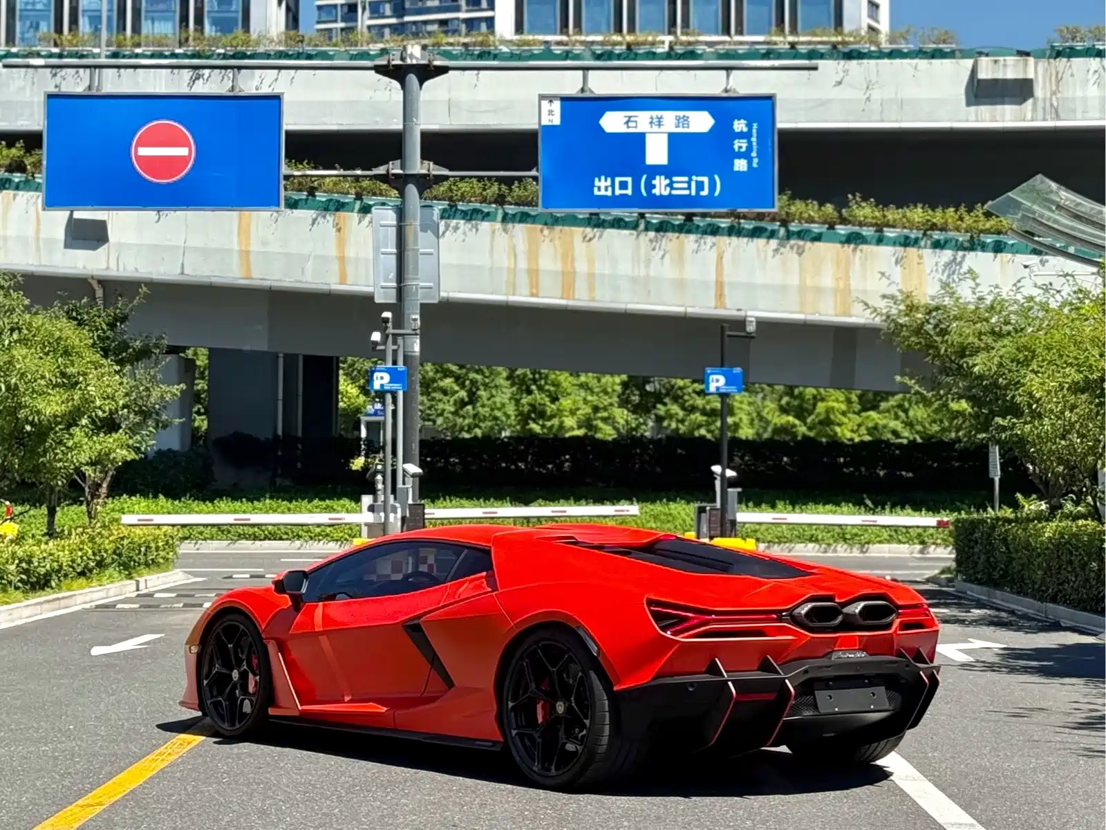 Фото 9 - Lamborghini Revuelto