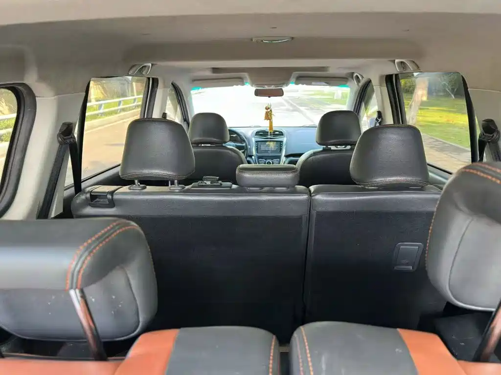 SWM Motor SWM X3 2020 2020 1.5L Manual Premium 7-seater