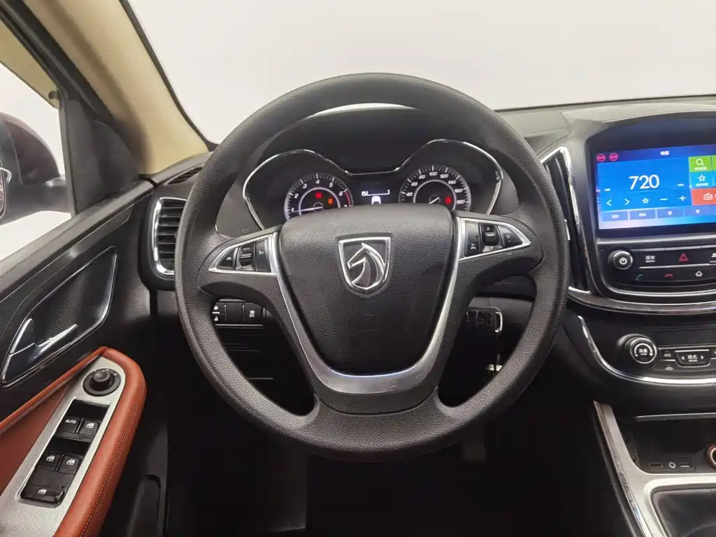 Baojun 560 2015 2015 1.8L Manual Elite