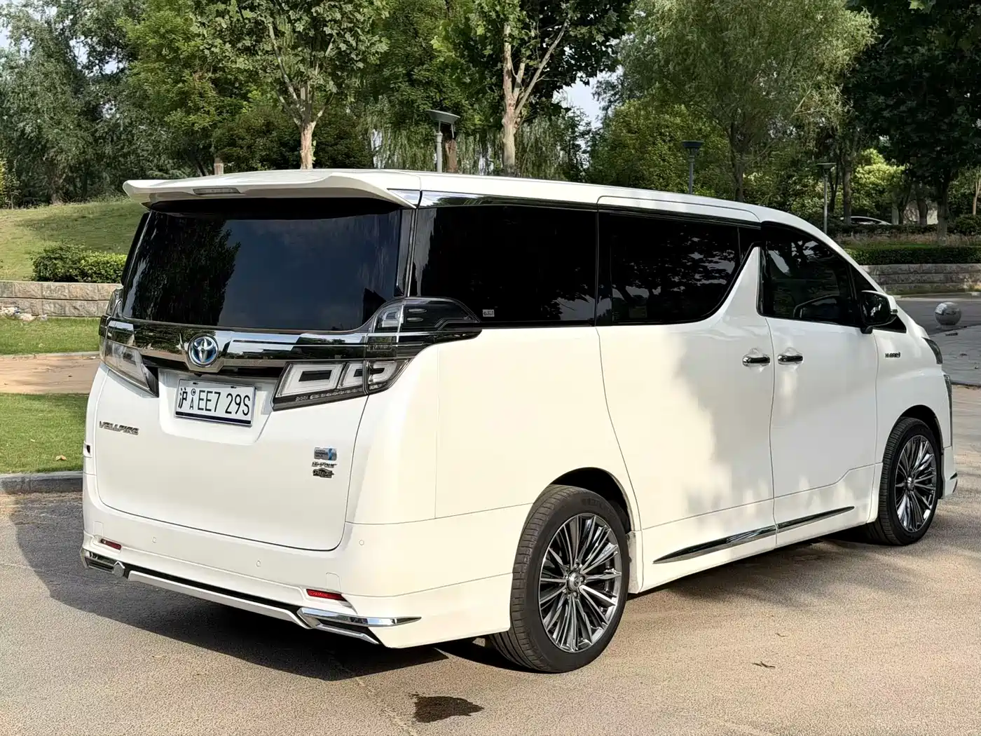 Toyota Vellfire 2019 Hybrid 2.5L HV Luxury Edition фото 9